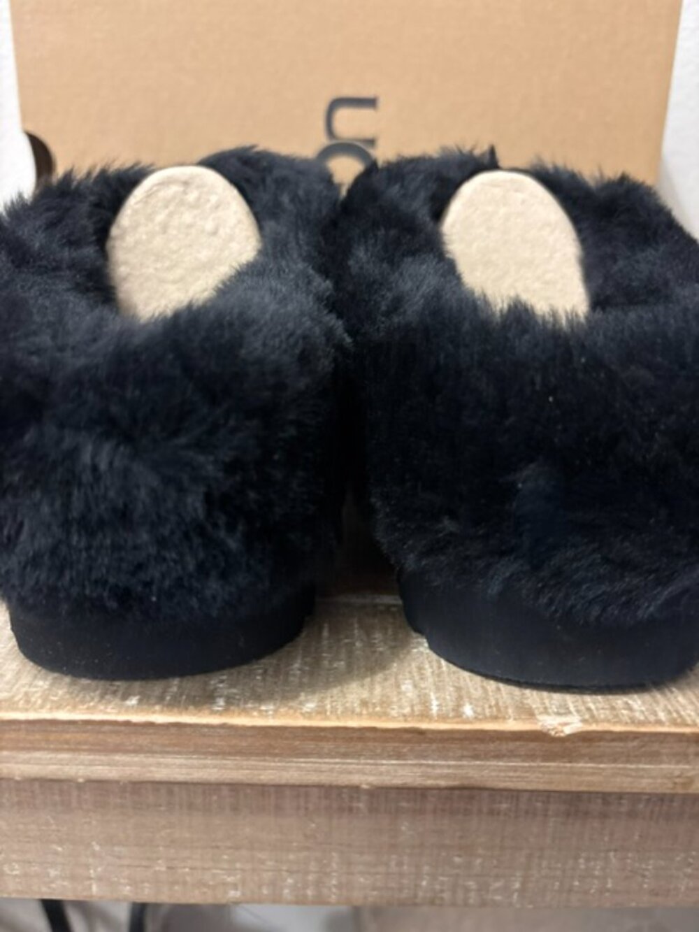 NEW UGG Cluggette Genuine Shearling Lined Indoor Outdoor Slippers - Picture 2 of 7